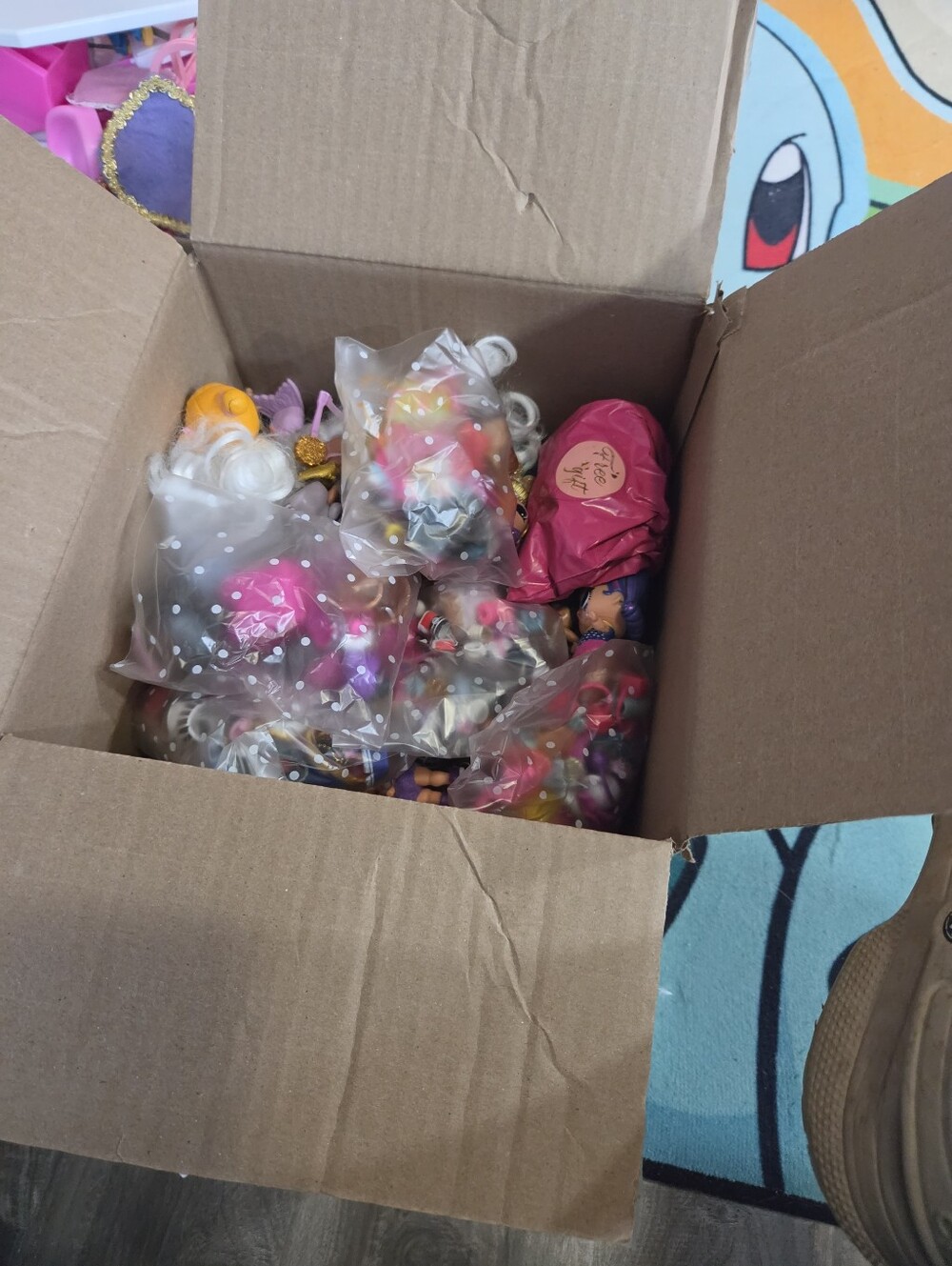 Massive Box Of L.O.L Dolls - Picture 9 of 9